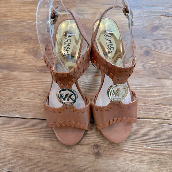 Michael Kors Women’s Leather Weave Open Toe‎ Sandal 3” Kitten Heel Camel 7M EUC - Picture 5 of 8